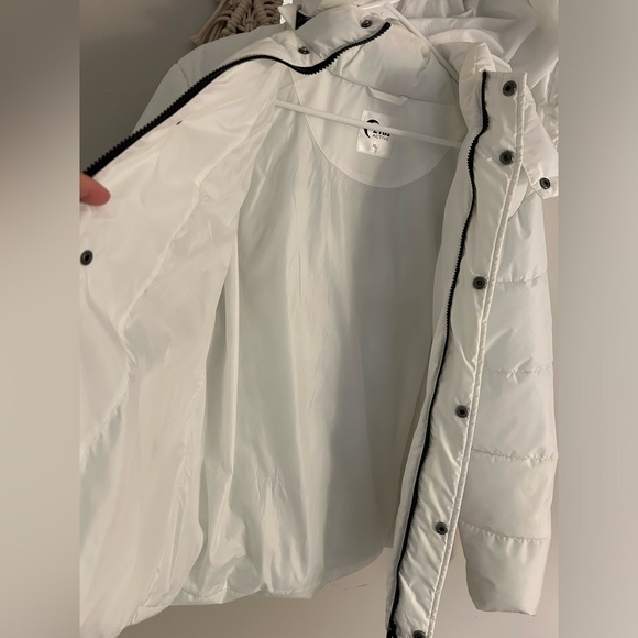 ZYIA Aspen Puffer Jacket w/ removable hood - Picture 10 of 11